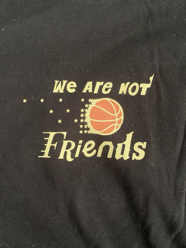 Camiseta We Are Not Friends Negra