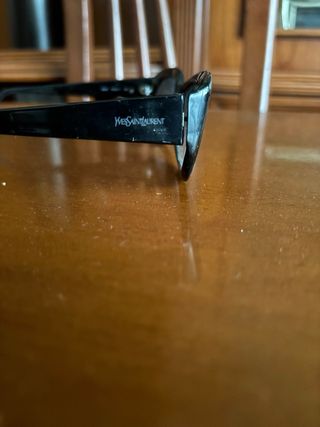 Gafas de sol Yves Saint Laurent negras