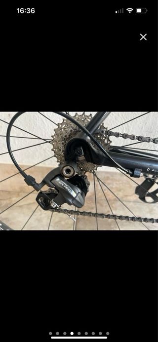 Bicicleta de carretera GHOST negra