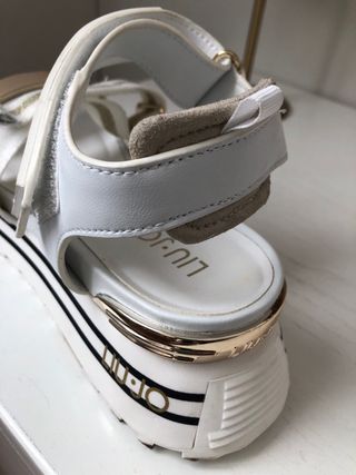 Sandalias Liu Jo Blancas y Doradas