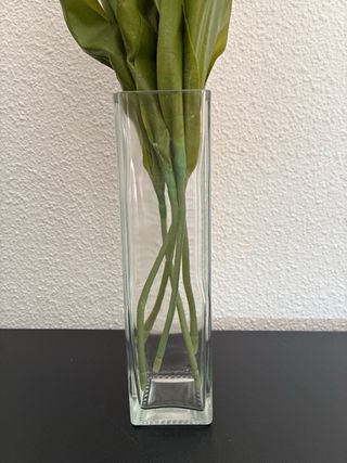 Jarrón cristal con 5 tulipanes tela naranja