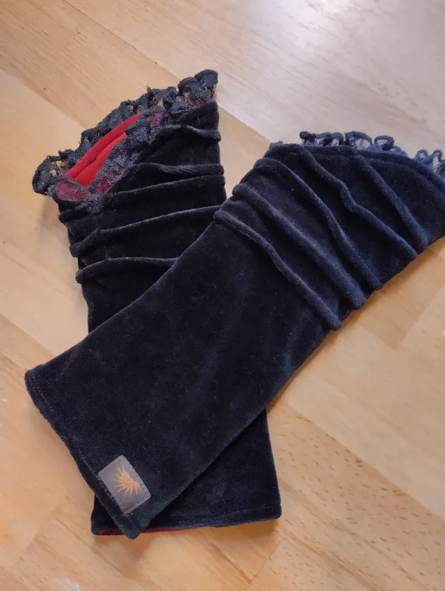 Mangas góticas negras y rojas