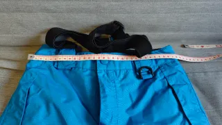 Pantalones y guantes de nieve