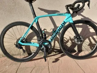 Bianchi Oltre XR3 2022 (se vende sin las ruedas)