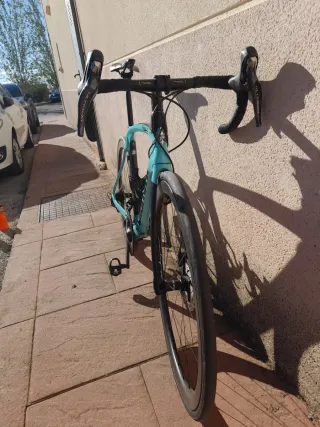 Bianchi Oltre XR3 2022 (se vende sin las ruedas)