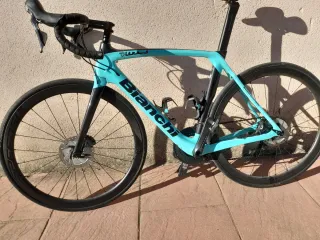Bianchi Oltre XR3 2022 (se vende sin las ruedas)