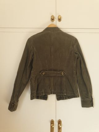 Chaqueta militar verde tela resistente