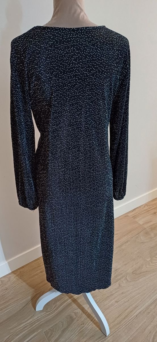 Vestido negro Zara con puntos blancos