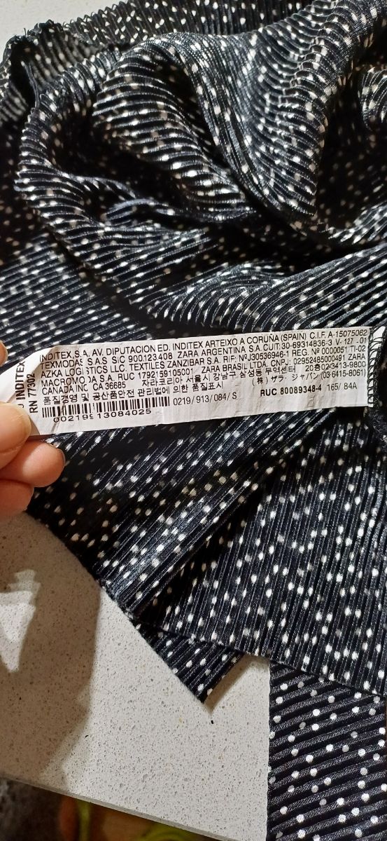 Vestido negro Zara con puntos blancos