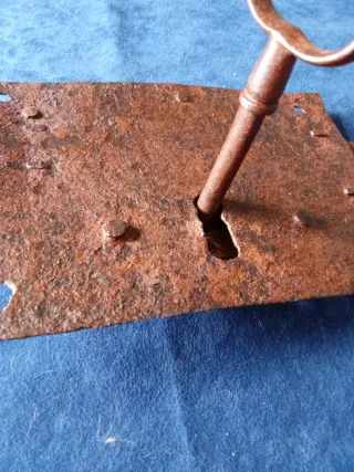 Cerrojo antiguo mediados  S.XIX con llave hembra