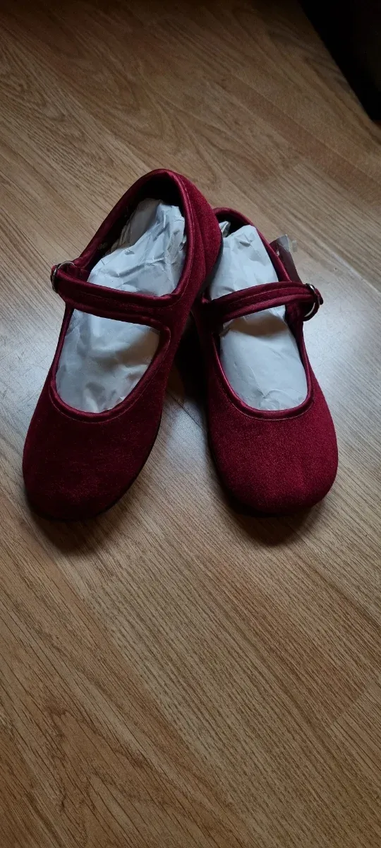 Merceditas Victoria Talla 33