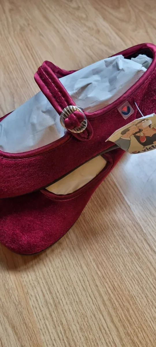 Merceditas Victoria Talla 33