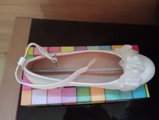Zapatos niña blancos con flores