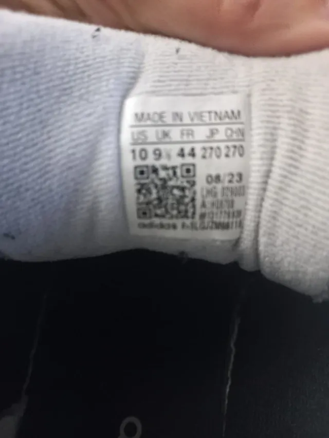 Zapatillas Adidas Negras y Blancas