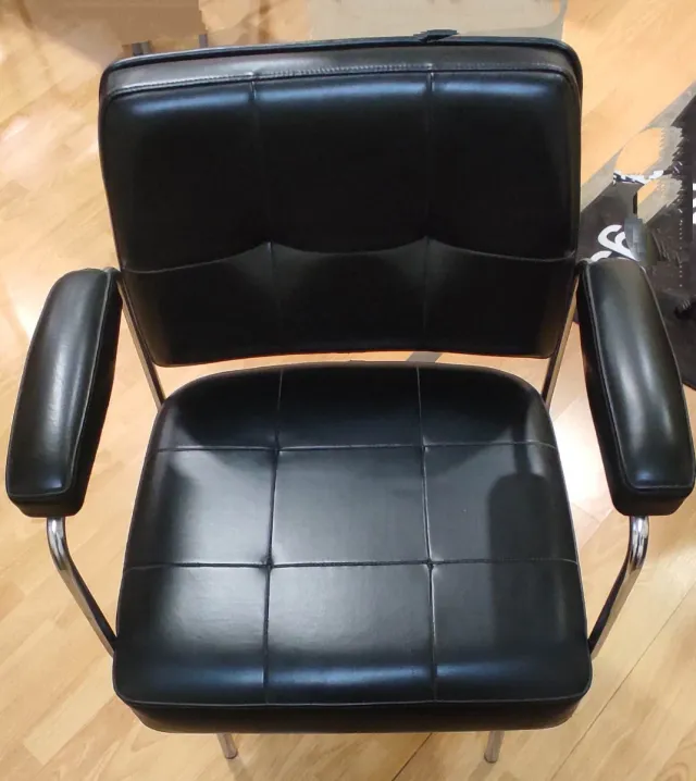 Sillón de piel negro