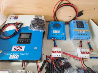 Inversor Híbrido Solar 4 kW 24 Voltios WIFI