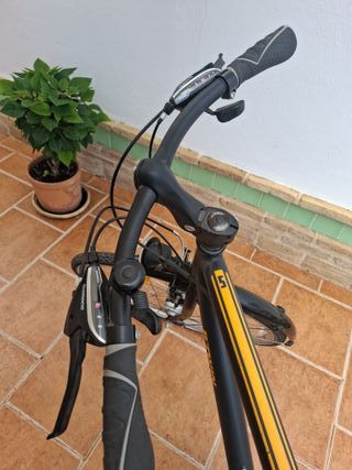 Bicicleta de paseo BTWIN negra