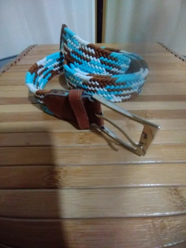 Lotteria di 6 paia di calzature e accessori nuovi