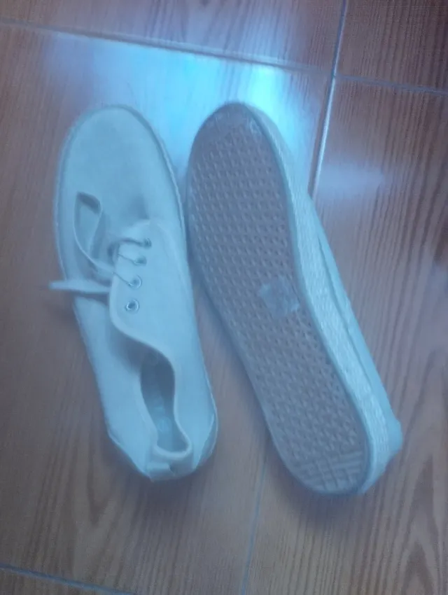 Lotteria di 6 paia di calzature e accessori nuovi