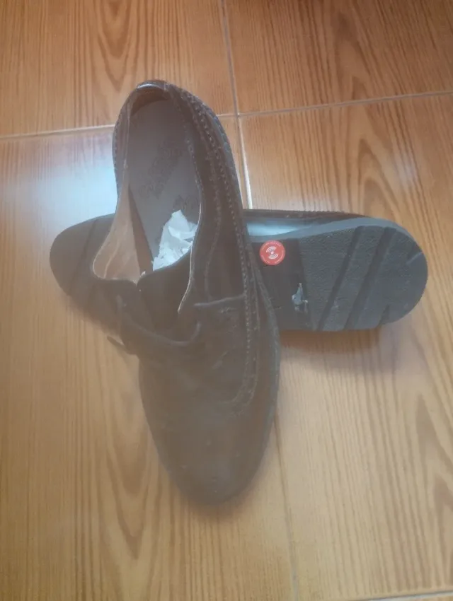 Lotteria di 6 paia di calzature e accessori nuovi