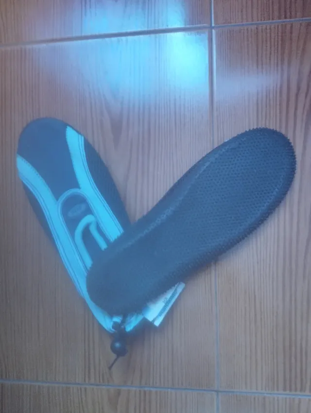 Lotteria di 6 paia di calzature e accessori nuovi