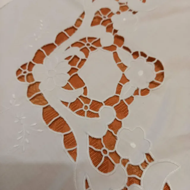 Antichi copricuscini ricamati