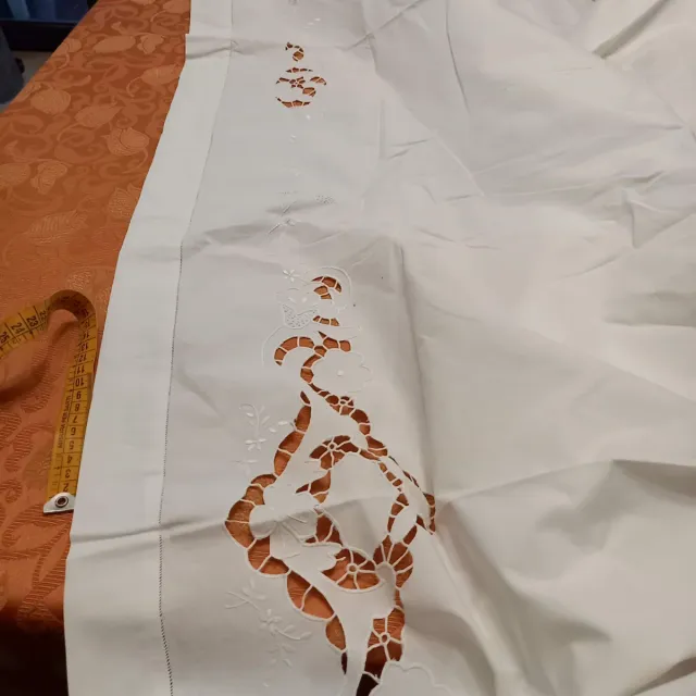 Antichi copricuscini ricamati