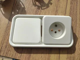 Interruptor y Enchufe Blanco