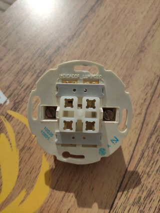 Interruptor y Enchufe Blanco