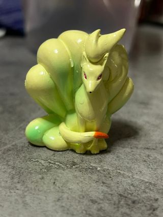 Ninetales tomy nintendo pokemon