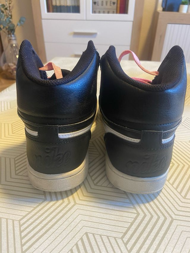 Zapatillas Nike Botín Negro y Rosa