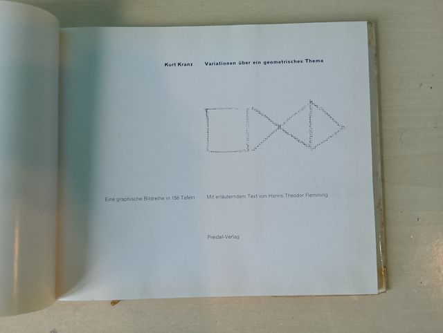 VARIATIONEN UBER EIN GEOMETRISCHES THEMA