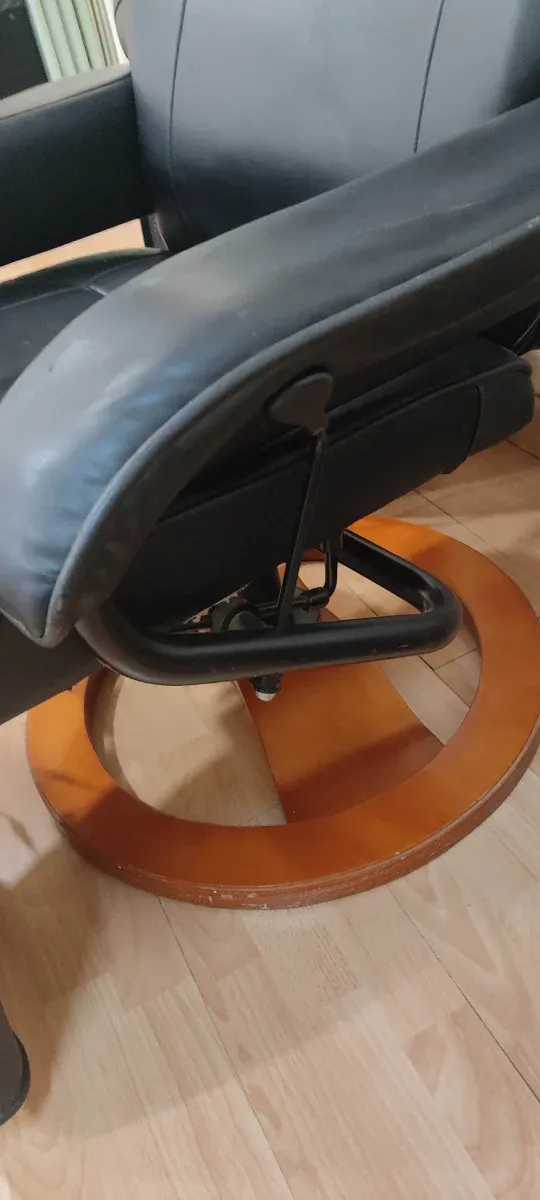 Sillón de piel negro