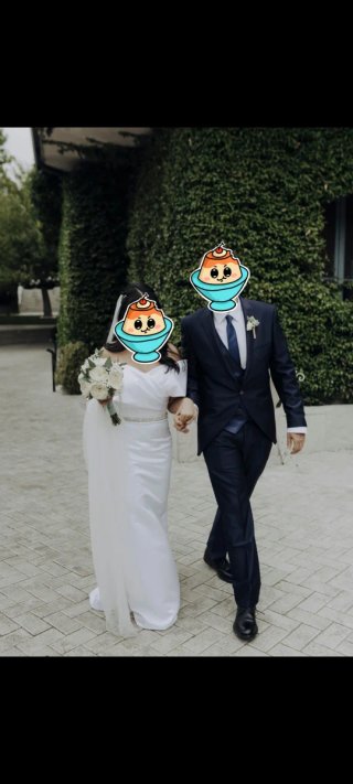 Vestido de novia corte sirena con cola y velo
