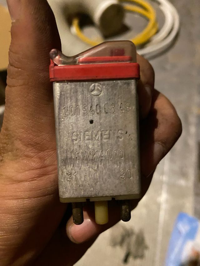 Relè di protezione da sovratensione Mercedes W201 Siemens