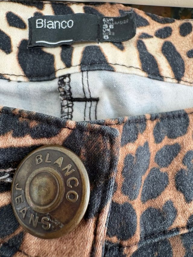 Pantalones estampado leopardo