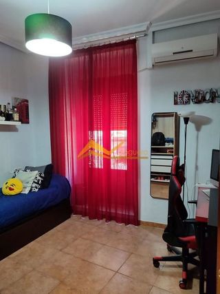 Chalet en venta en Linares