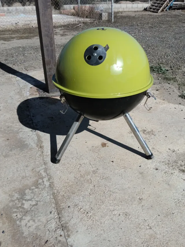 Barbacoa pequeña verde y negra nueva