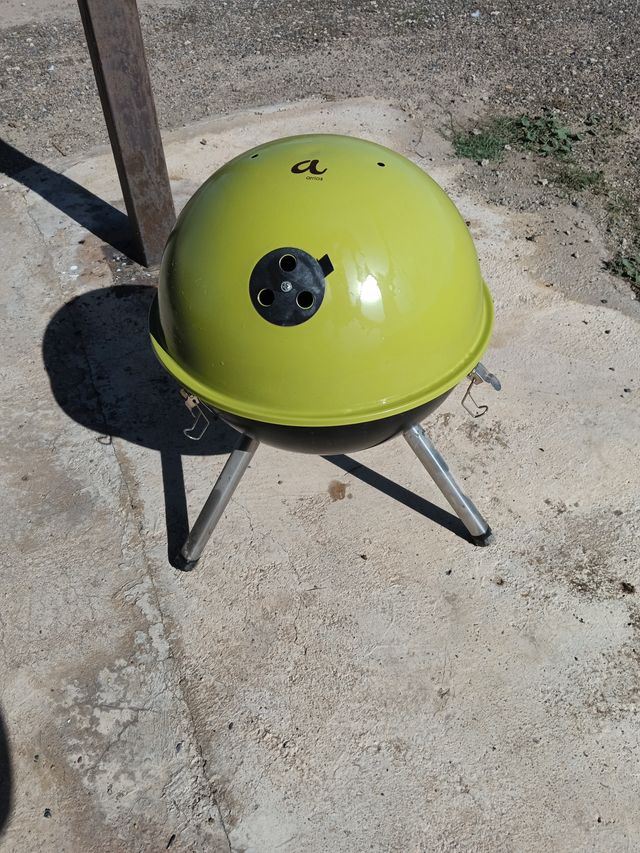 Barbacoa pequeña verde y negra nueva