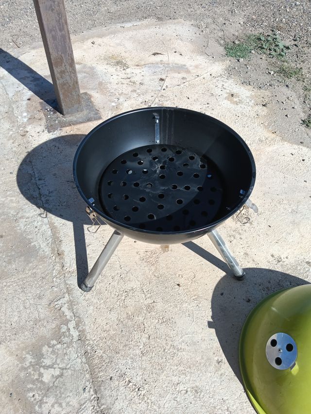 Barbacoa pequeña verde y negra nueva