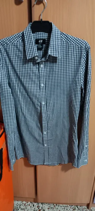 Camisa verde y otra azul y lila de manga larga 5€