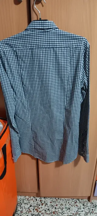 Camisa verde y otra azul y lila de manga larga 5€