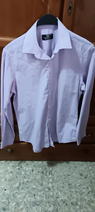 Camisa verde y otra azul y lila de manga larga 5€