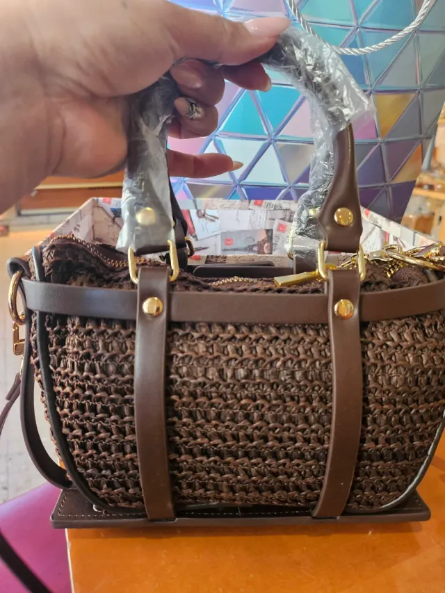 Bolso tejido a mano con cadena y perlas