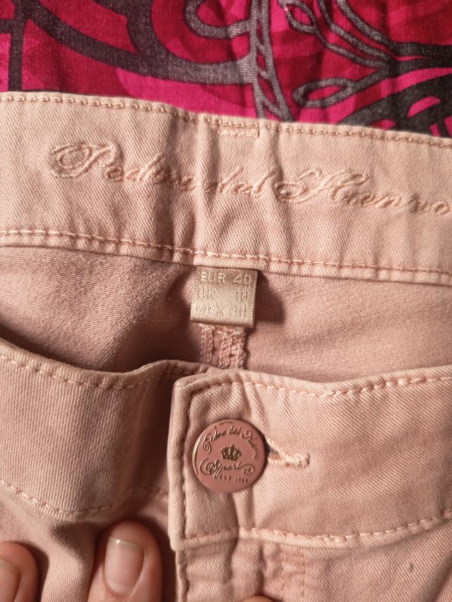 Pantalones beige y rosa