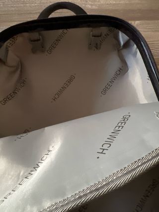 Neceser de viaje rígido con mariposas