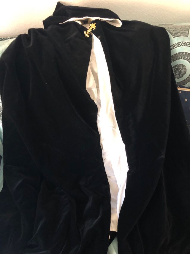 Capa de terciopelo negra