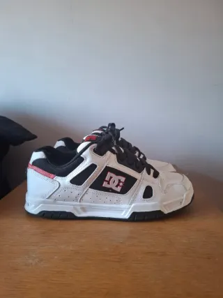Zapatillas DC Hombre Blancas y Negras
