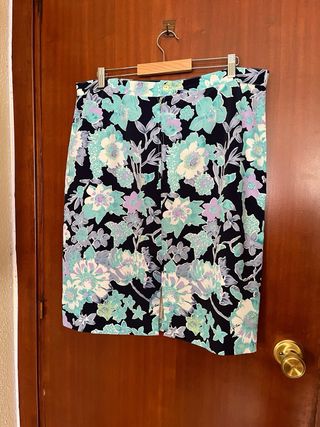 Conjunto floral casaca y falda hecho a mano