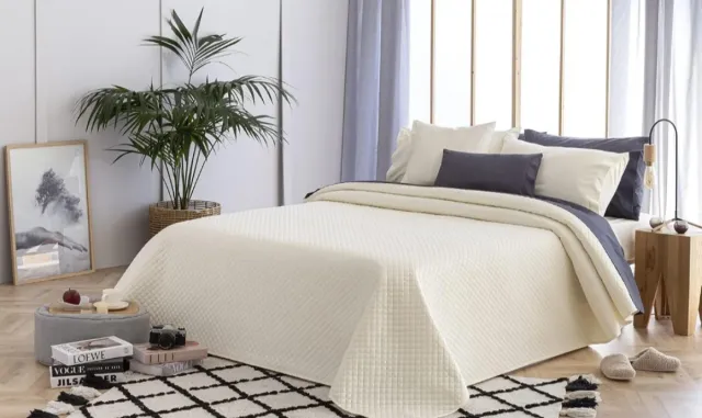 Colcha bouti 135 beige precintada.